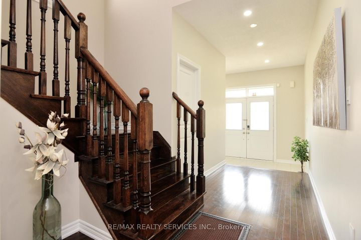 Photo 5 at 24 Bachelor Street, Northwest Brampton, Brampton