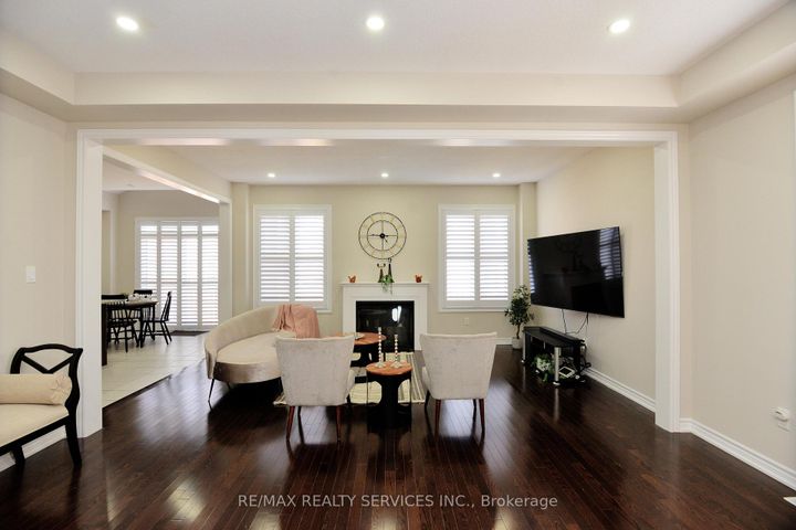 Photo 7 at 24 Bachelor Street, Northwest Brampton, Brampton