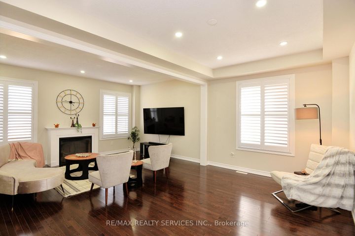 Photo 9 at 24 Bachelor Street, Northwest Brampton, Brampton