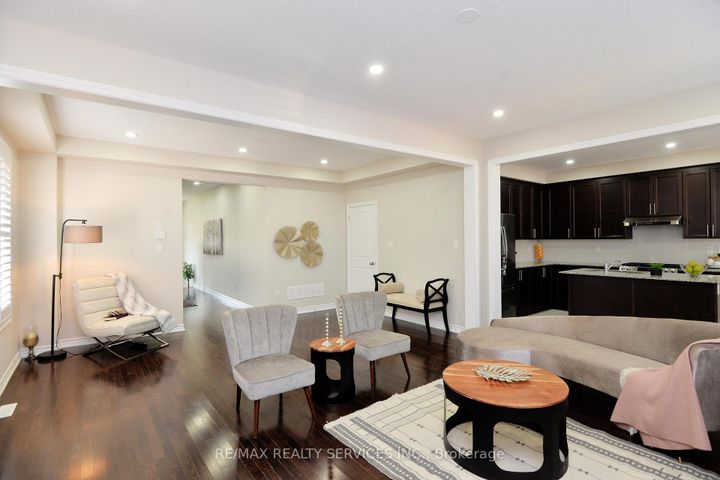 Photo 10 at 24 Bachelor Street, Northwest Brampton, Brampton