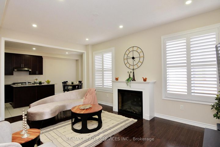 Photo 11 at 24 Bachelor Street, Northwest Brampton, Brampton