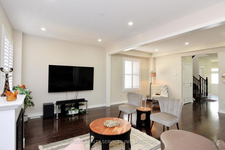 Photo 12 at 24 Bachelor Street, Northwest Brampton, Brampton