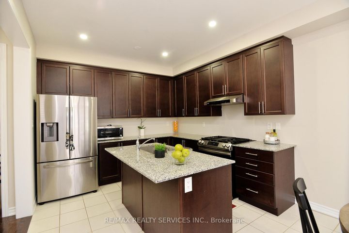 Photo 14 at 24 Bachelor Street, Northwest Brampton, Brampton