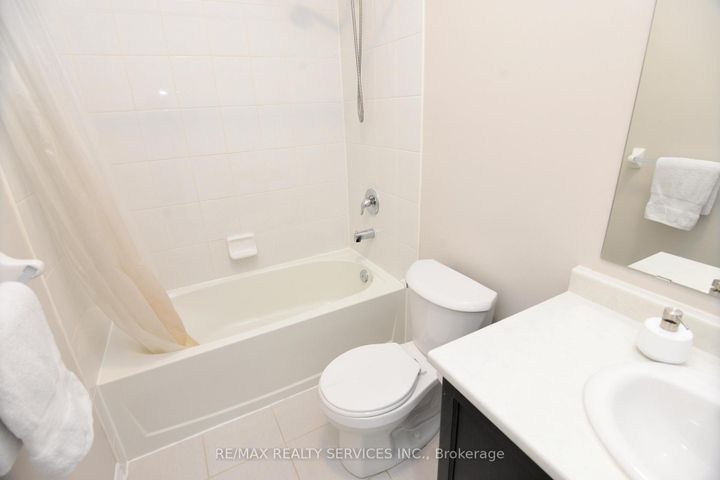 Photo 32 at 24 Bachelor Street, Northwest Brampton, Brampton