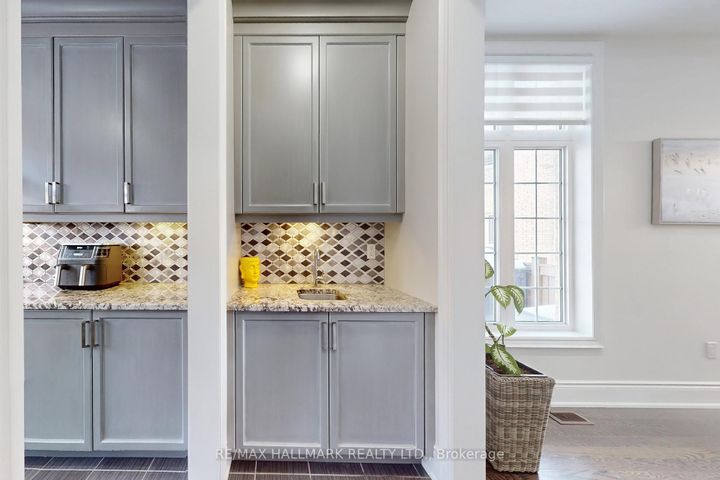 Photo 20 at 64 Chesney Crescent, Kleinburg, Vaughan