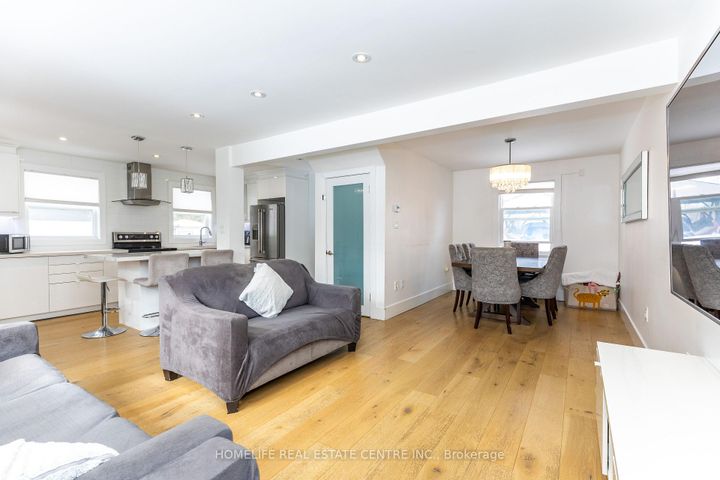 Photo 8 at 172 Calvington Drive, CFB, Toronto