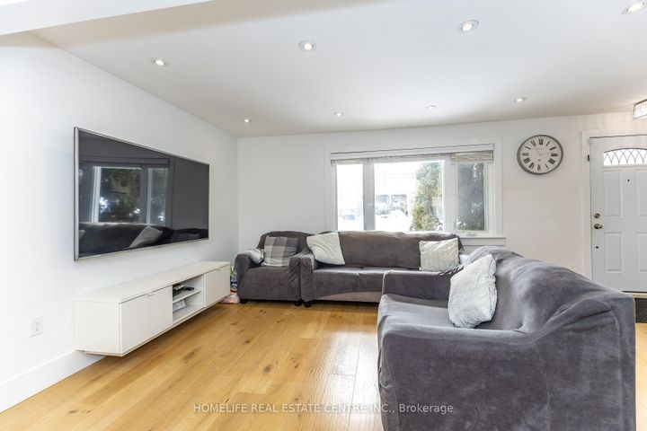 Photo 13 at 172 Calvington Drive, CFB, Toronto