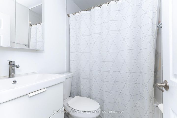 Photo 23 at 172 Calvington Drive, CFB, Toronto