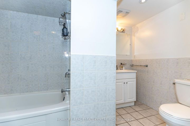 Photo 32 at 172 Calvington Drive, CFB, Toronto