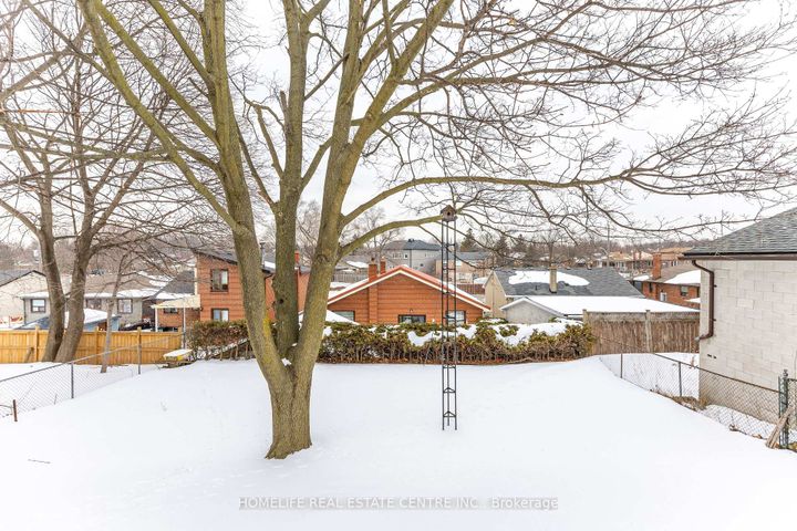 Photo 41 at 172 Calvington Drive, CFB, Toronto
