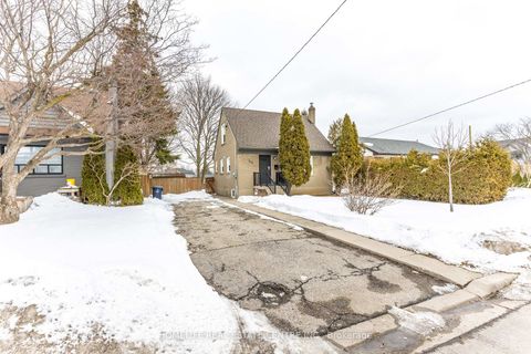 Photo 2 at 172 Calvington Drive, CFB, Toronto