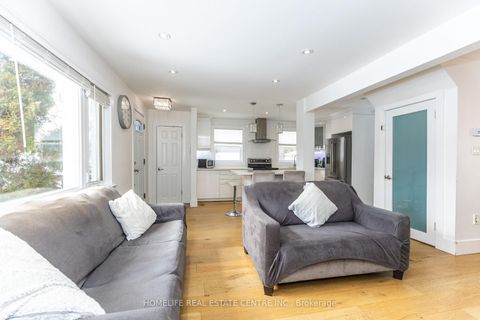 Photo 9 at 172 Calvington Drive, CFB, Toronto