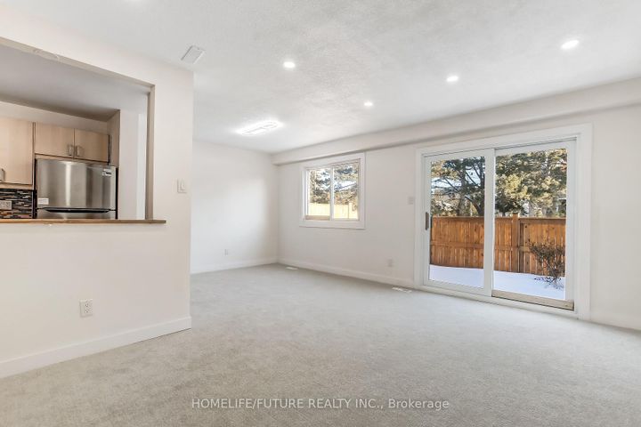 Photo 1 at 9 - 5610 Montevideo Road, Meadowvale, Mississauga