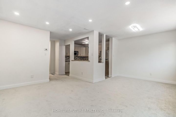 Photo 3 at 9 - 5610 Montevideo Road, Meadowvale, Mississauga