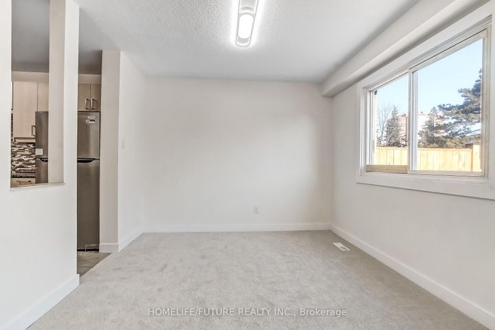 Photo 4 at 9 - 5610 Montevideo Road, Meadowvale, Mississauga