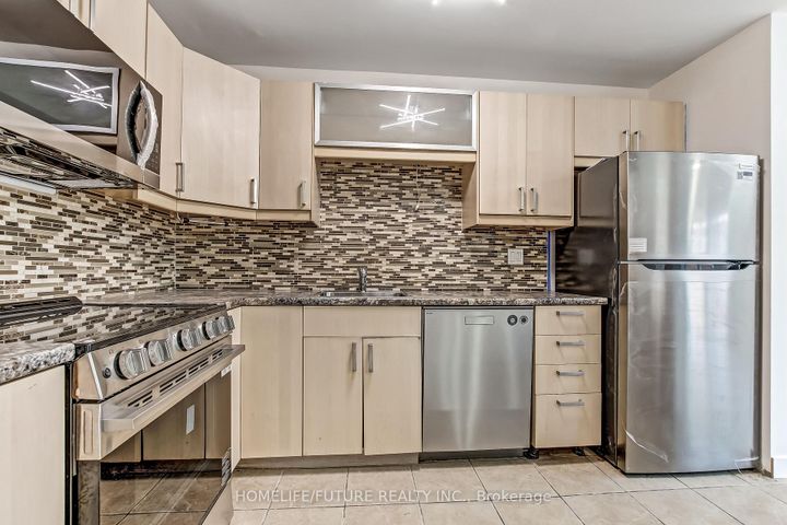 Photo 5 at 9 - 5610 Montevideo Road, Meadowvale, Mississauga