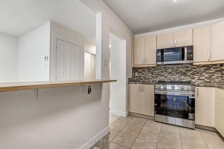 Photo 6 at 9 - 5610 Montevideo Road, Meadowvale, Mississauga