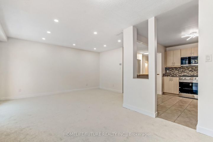 Photo 7 at 9 - 5610 Montevideo Road, Meadowvale, Mississauga