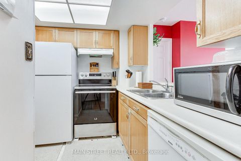 Photo 4 at 211 - 270 Davis Drive, Central Newmarket, Newmarket