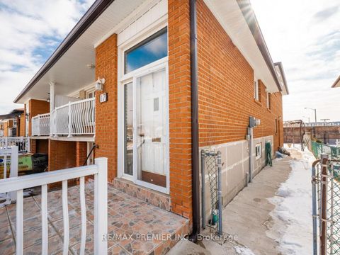 Photo 2 at 17 Cabana Drive, Humber Summit, Toronto