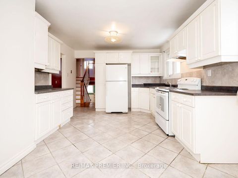 Photo 4 at 17 Cabana Drive, Humber Summit, Toronto