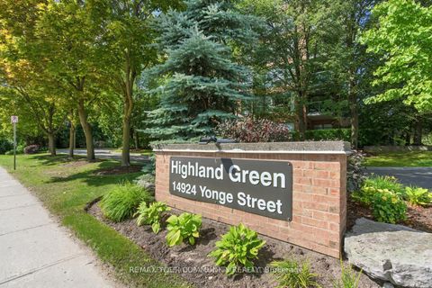 Photo 1 at 305 - 14924 Yonge Street, Aurora Highlands, Aurora