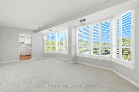 Photo 8 at 305 - 14924 Yonge Street, Aurora Highlands, Aurora