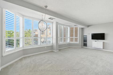 Photo 9 at 305 - 14924 Yonge Street, Aurora Highlands, Aurora