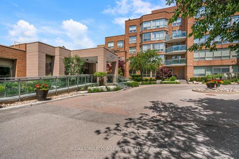 Photo 17 at 305 - 14924 Yonge Street, Aurora Highlands, Aurora