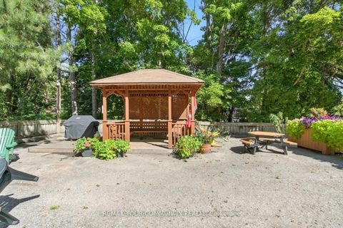 Photo 18 at 305 - 14924 Yonge Street, Aurora Highlands, Aurora