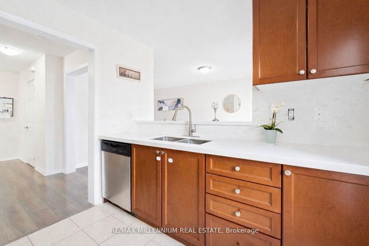 Photo 9 at 53 Colonel Frank Ching Crescent N, Fletcher's West, Brampton