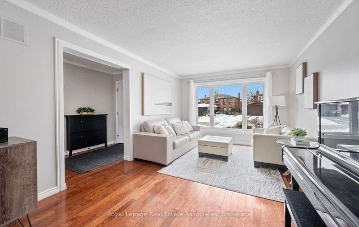 Photo 5 at 5 Vantage Circle, Streetsville, Mississauga