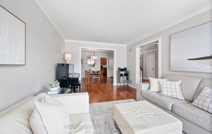 Photo 6 at 5 Vantage Circle, Streetsville, Mississauga