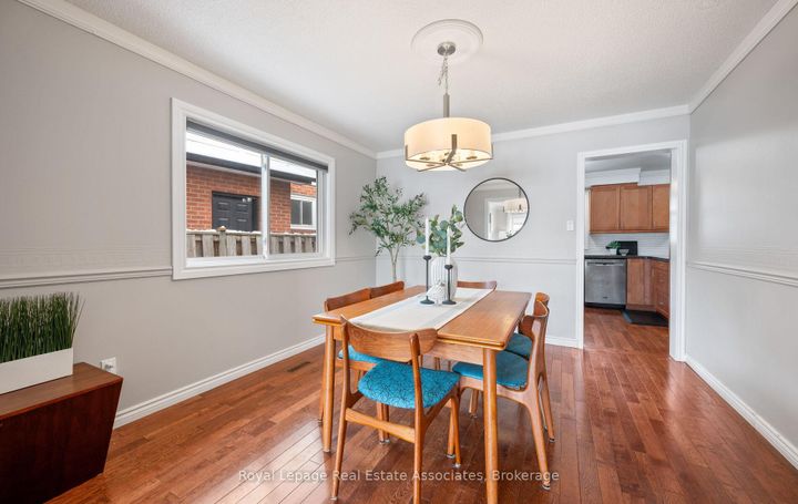 Photo 7 at 5 Vantage Circle, Streetsville, Mississauga