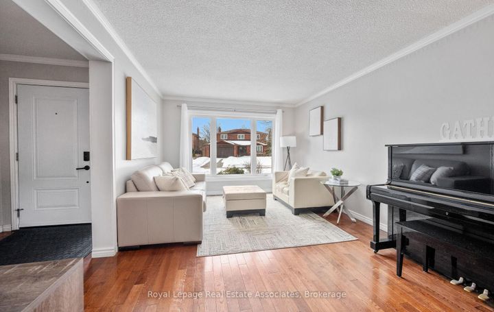 Photo 8 at 5 Vantage Circle, Streetsville, Mississauga