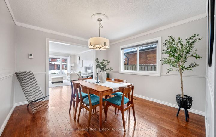 Photo 10 at 5 Vantage Circle, Streetsville, Mississauga