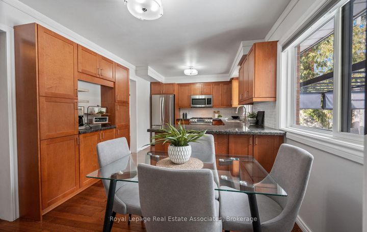 Photo 12 at 5 Vantage Circle, Streetsville, Mississauga