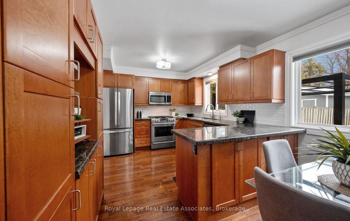 Photo 13 at 5 Vantage Circle, Streetsville, Mississauga