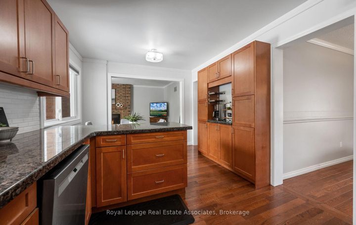 Photo 18 at 5 Vantage Circle, Streetsville, Mississauga