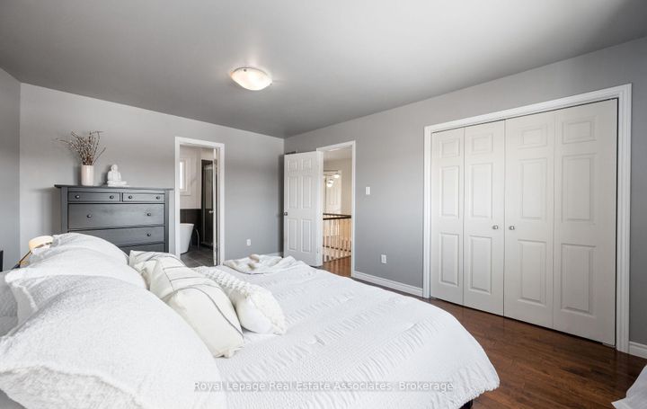 Photo 27 at 5 Vantage Circle, Streetsville, Mississauga