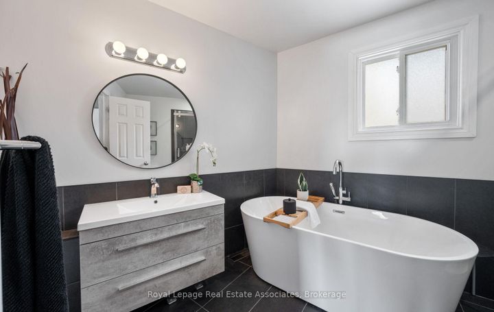 Photo 28 at 5 Vantage Circle, Streetsville, Mississauga