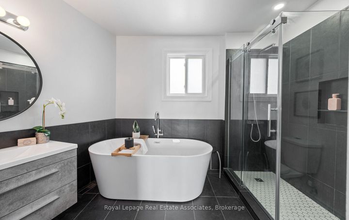 Photo 29 at 5 Vantage Circle, Streetsville, Mississauga