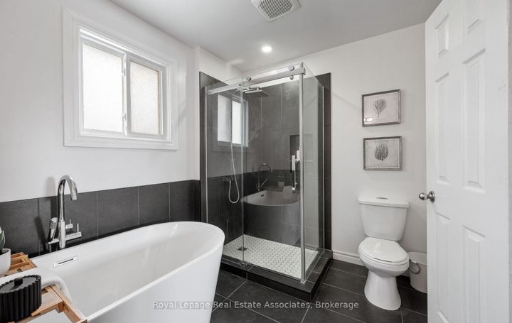 Photo 30 at 5 Vantage Circle, Streetsville, Mississauga