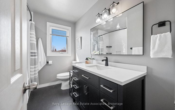 Photo 36 at 5 Vantage Circle, Streetsville, Mississauga