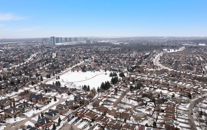 Photo 46 at 5 Vantage Circle, Streetsville, Mississauga