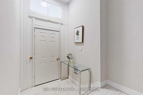 Photo 3 at 216 Mc Caul Street, Chinatown, Toronto