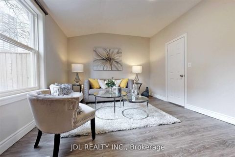 Photo 5 at 216 Mc Caul Street, Chinatown, Toronto