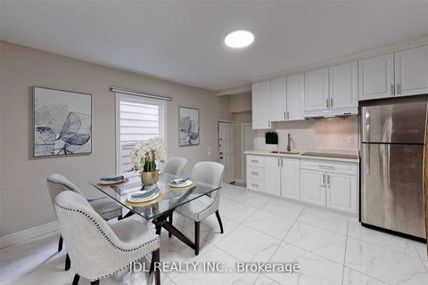 Photo 6 at 216 Mc Caul Street, Chinatown, Toronto