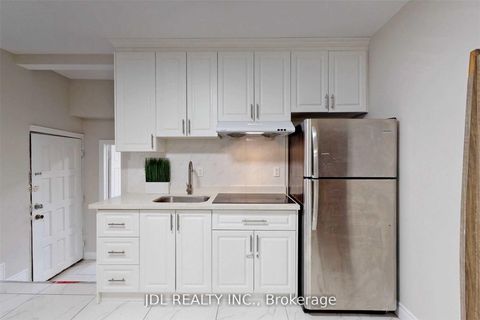 Photo 8 at 216 Mc Caul Street, Chinatown, Toronto