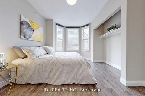 Photo 9 at 216 Mc Caul Street, Chinatown, Toronto